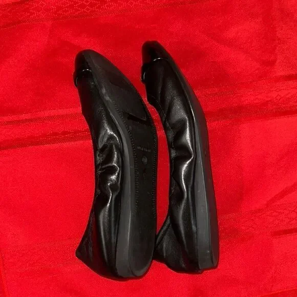 Cole Haan Black Ballet Flats w/ Gold Hardware Size 7 1/2 - Picture 6 of 10